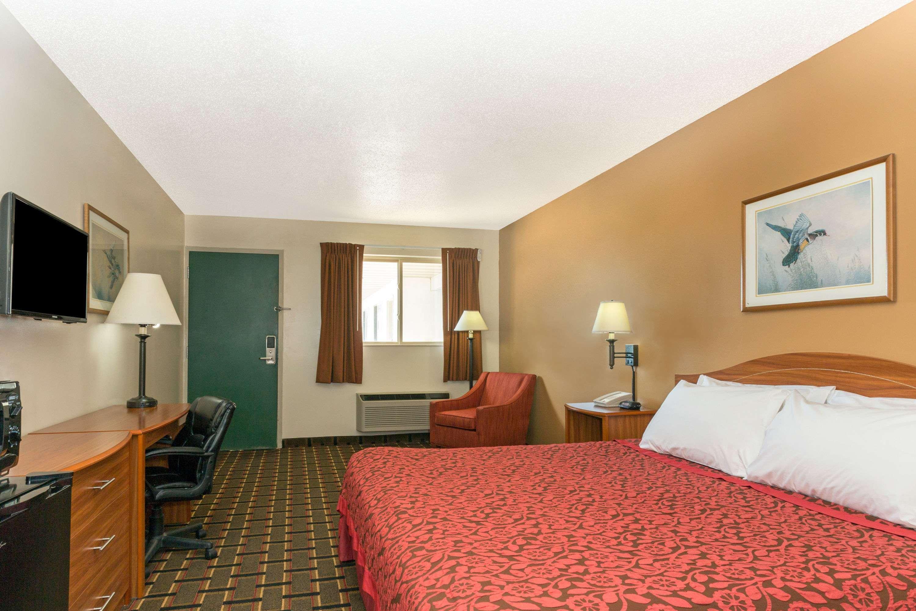 Days Inn By Wyndham Paxton Dış mekan fotoğraf
